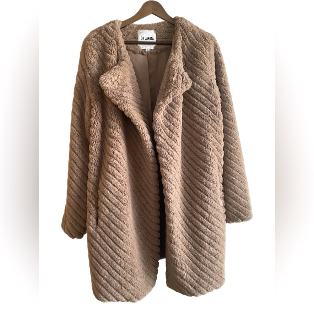 BB Dakota fluffy faux fur taupe coat Size Large
